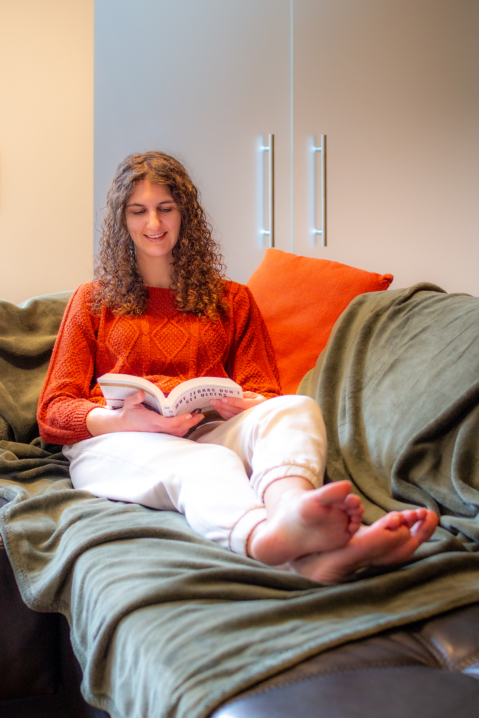 Ik zit op een deken voor een relaxatie-oefening te doen. 